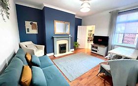Gorgeous Spacious 2 Bedroom Home 10 Mins To City